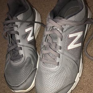 Women’s new balance tennis shoes